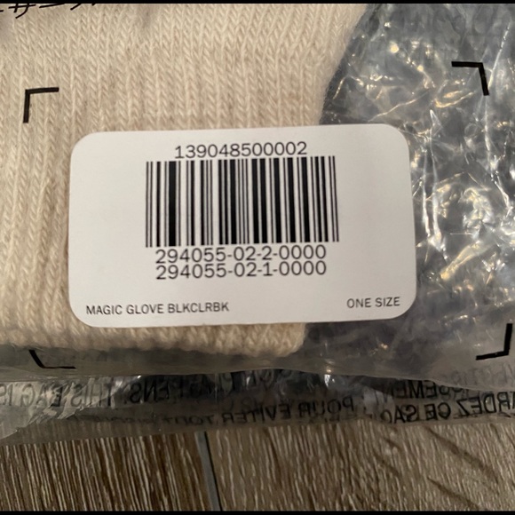 OLD NAVY COLOR BLOCK MAGIC TEXT FRIENDLY-GLOVES - Picture 5 of 5